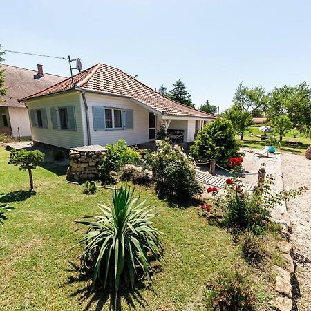 Balatonkeresztúr Berrybay Holidayhome מראה חיצוני תמונה