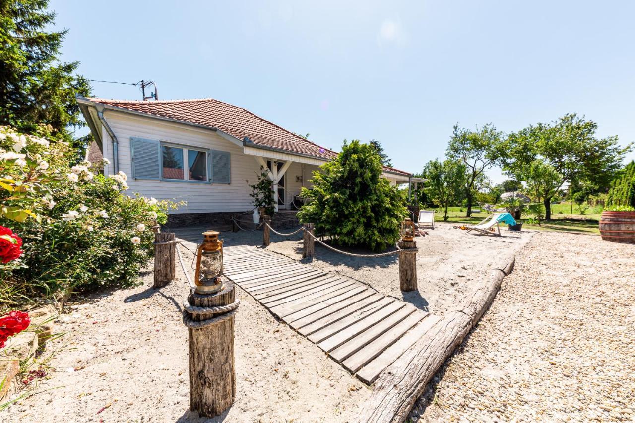 Balatonkeresztúr Berrybay Holidayhome מראה חיצוני תמונה