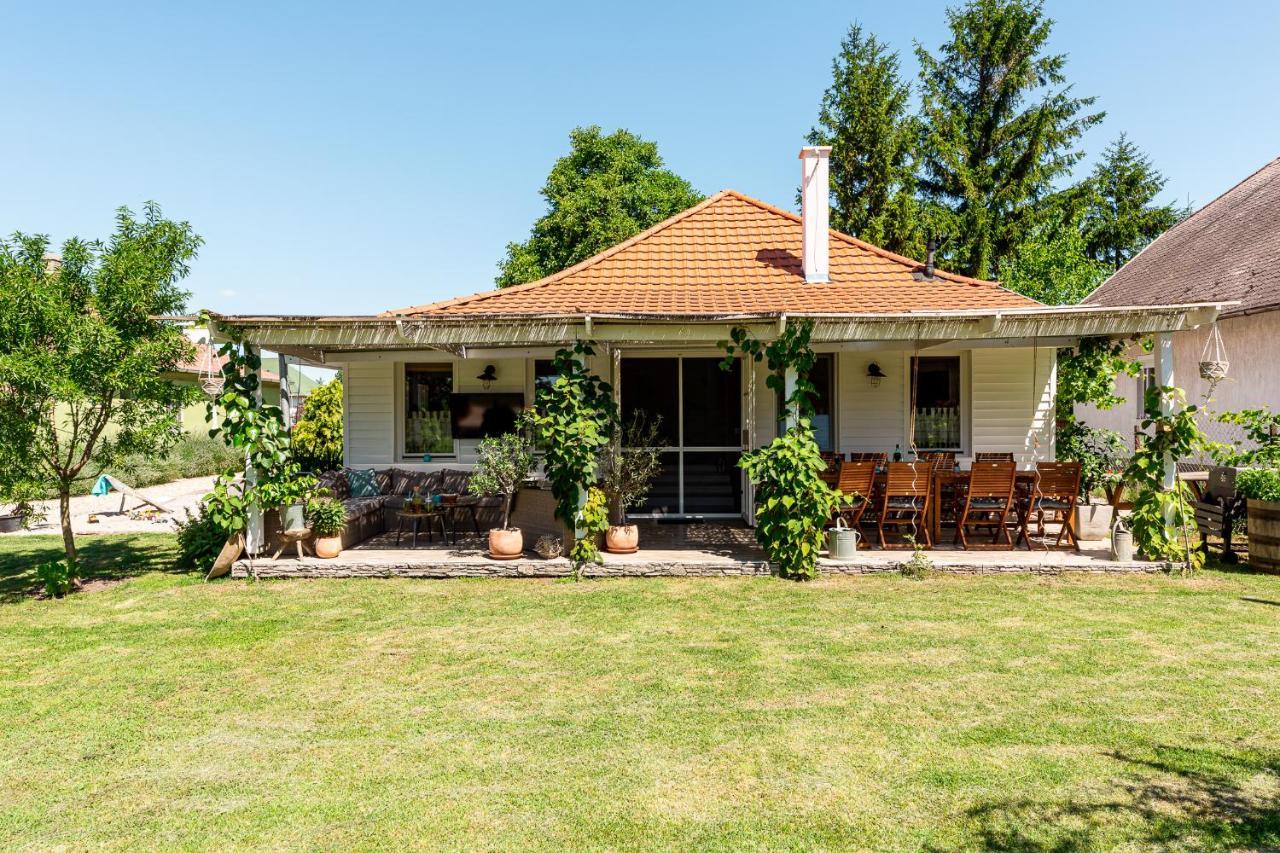 Balatonkeresztúr Berrybay Holidayhome מראה חיצוני תמונה